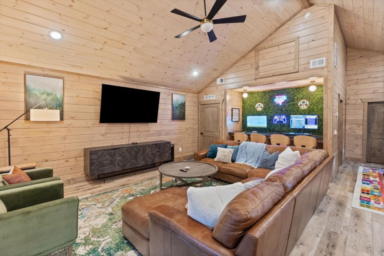 הוילה גטלינבורג Mins To Gburg Sleeps 8 Hot Tub Arcade Area Pool מראה חיצוני תמונה